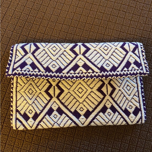CHAMUCHIC Hand Woven Hand clutch - Picture 1 of 5